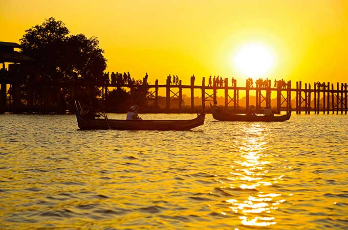 Sunset over the 200-year-old U-Bein teak bridge