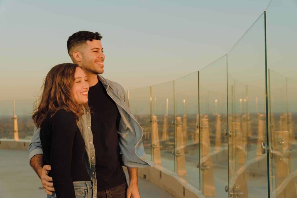 Couple-enjoying-the-View-from-Vue-Orleans-Skydeck-New-Orleans